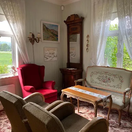 Nedre Eie Villa